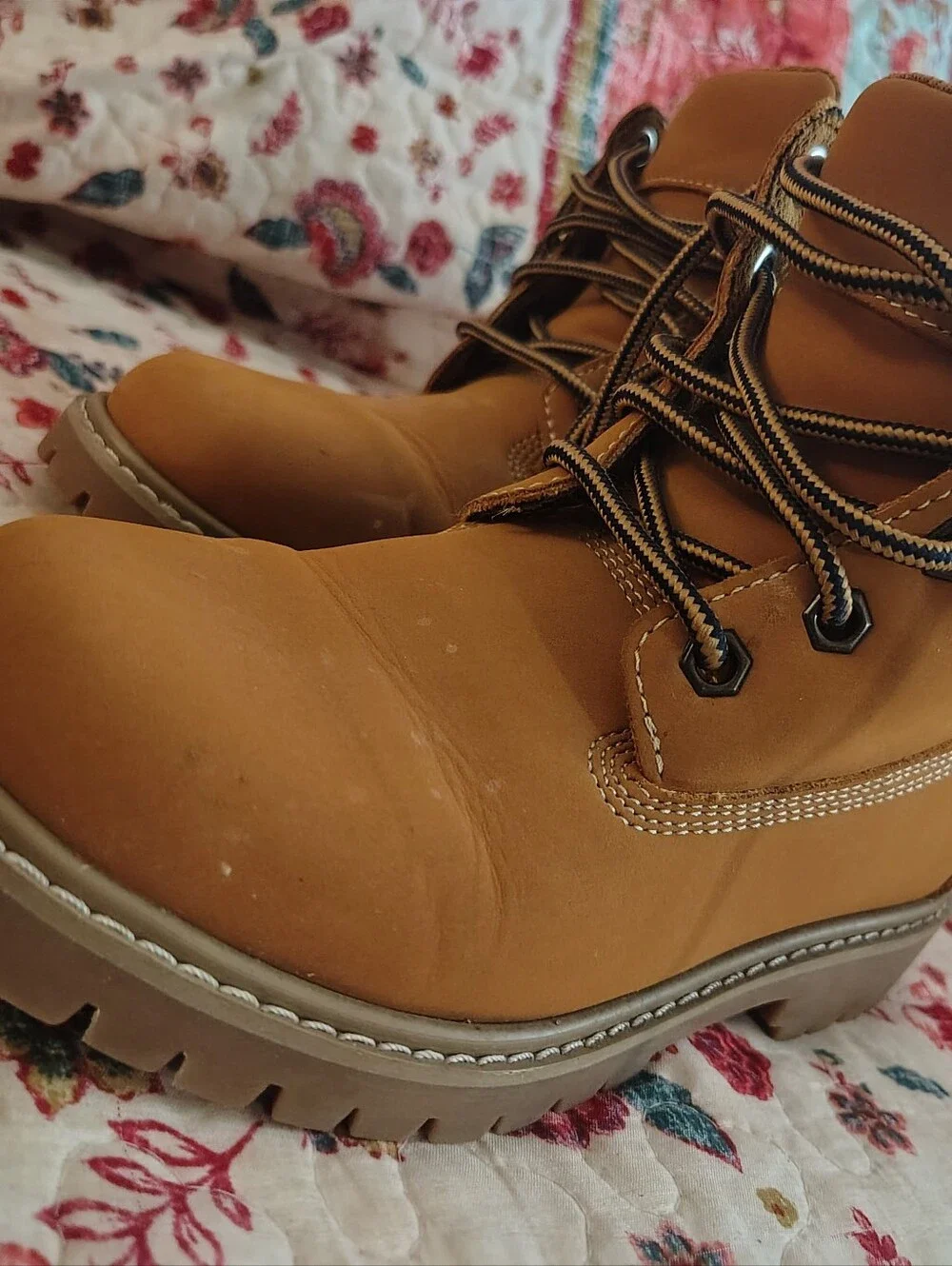 Target Boys Worker 11-7 Wheat Ankle Lace Up Work Boots Size 4M Tan, Like New